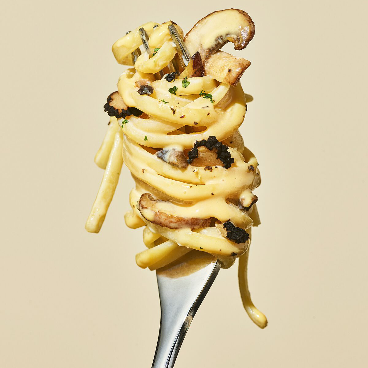 Tangle Creamy Mushroom Pasta Big Bowl - Butchers Protein